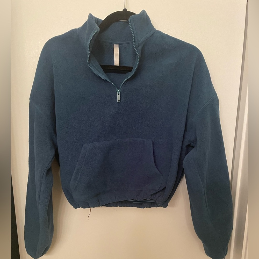Fabletics crop top fleece